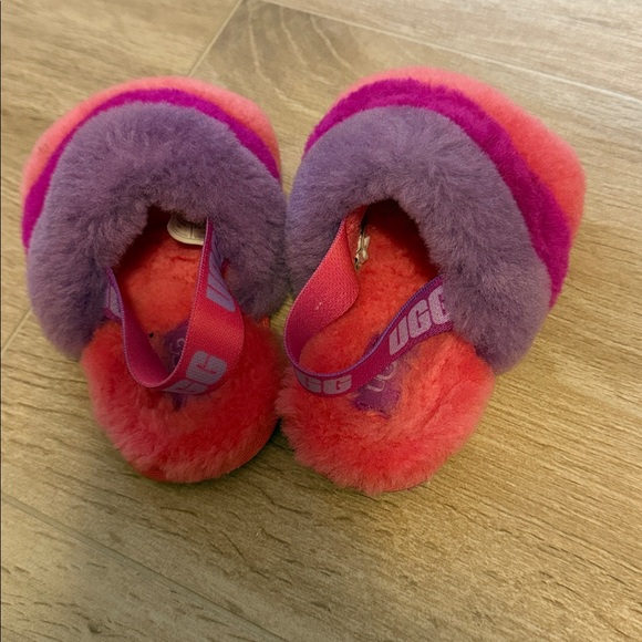 Ugg toddler 7 Colorful Fuzzy Slippers - Picture 2 of 4